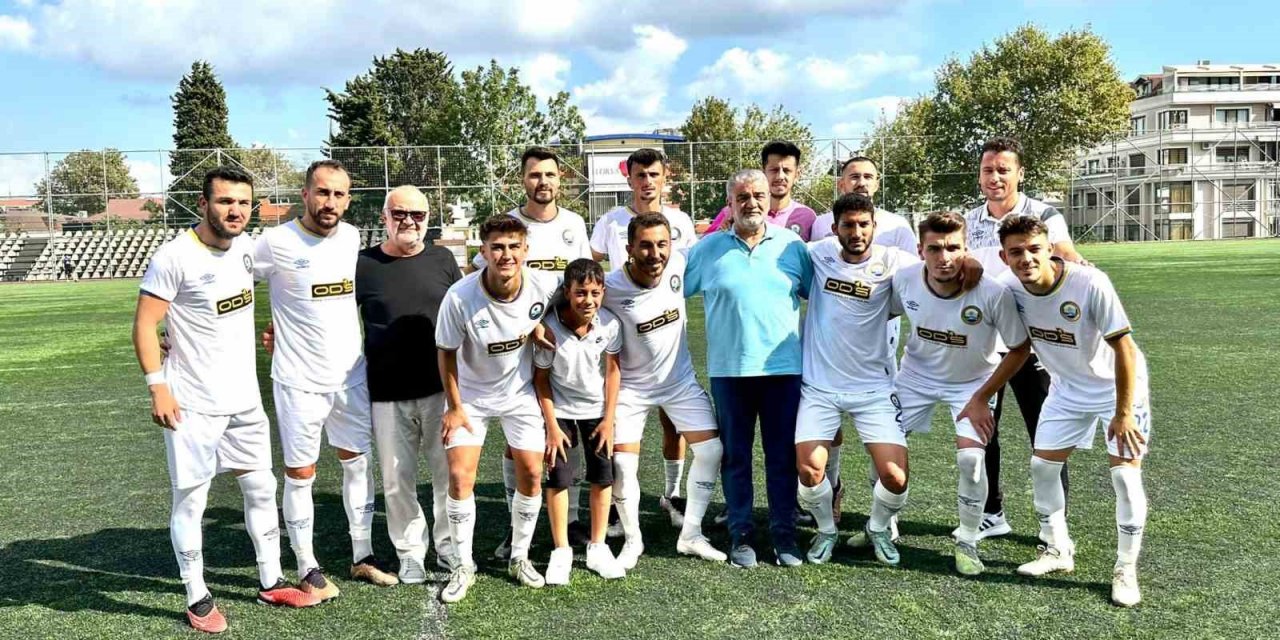 Küçükçekmece Sinop Spor, şampiyonluk kupasına kavuştu