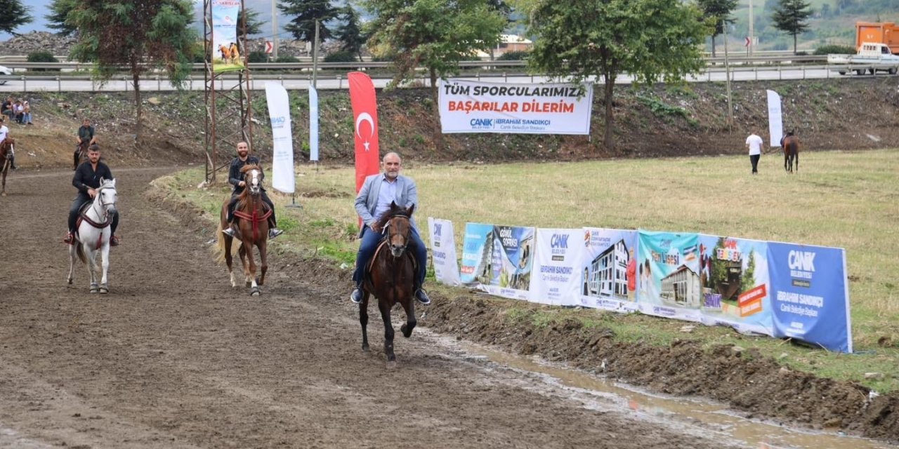 Canik atları dörtnala koştu