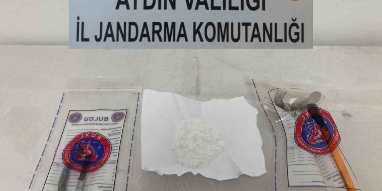 Şüpheli araçta uyuşturucu ele geçirildi