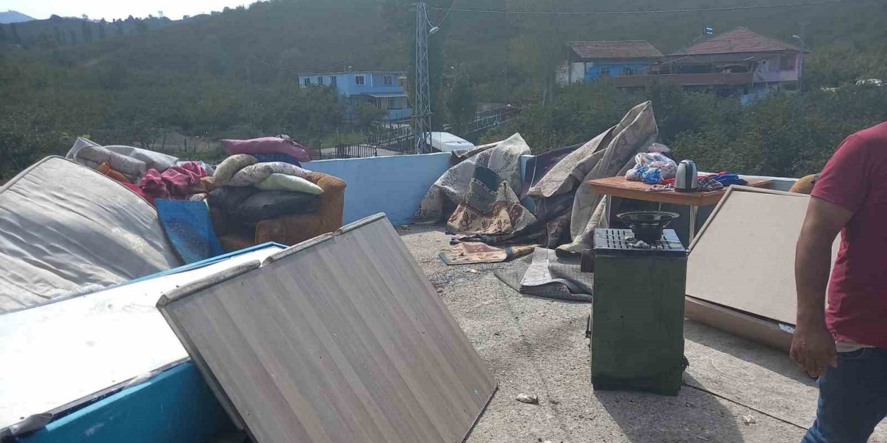 Evde çıkan yangında bir oda tamamen yandı