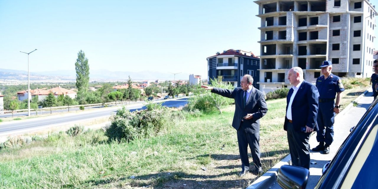 Vali Coşkun, sabıkalı kavşakta incelemelerde bulundu