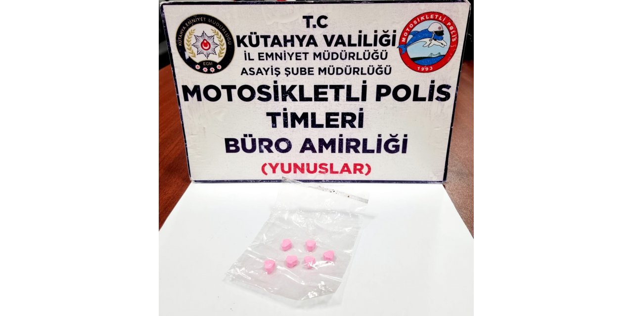 Kütahya’da Yunus Timlerince bir araçta uyuşturucu hap ele geçirildi