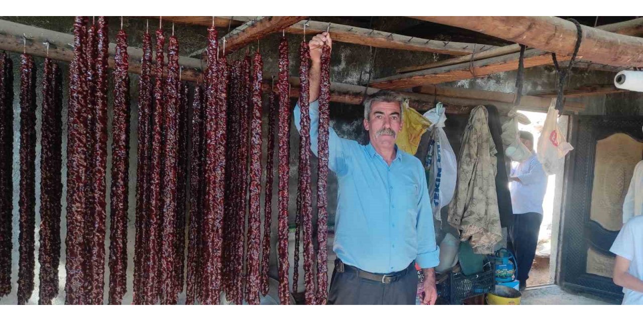 Batman’da yoğun talep gören cevizli sucuk, yüzlerce ailenin geçim kaynağı oldu