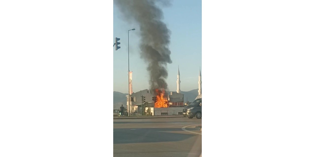 Bursa’da evin çatısında çıkan yangın korkuttu