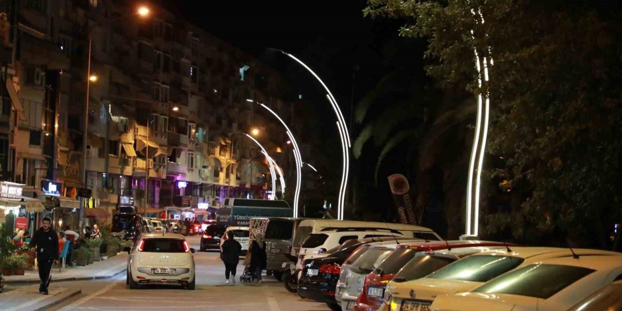 Gemlik’te o sokak ışıl ışıl