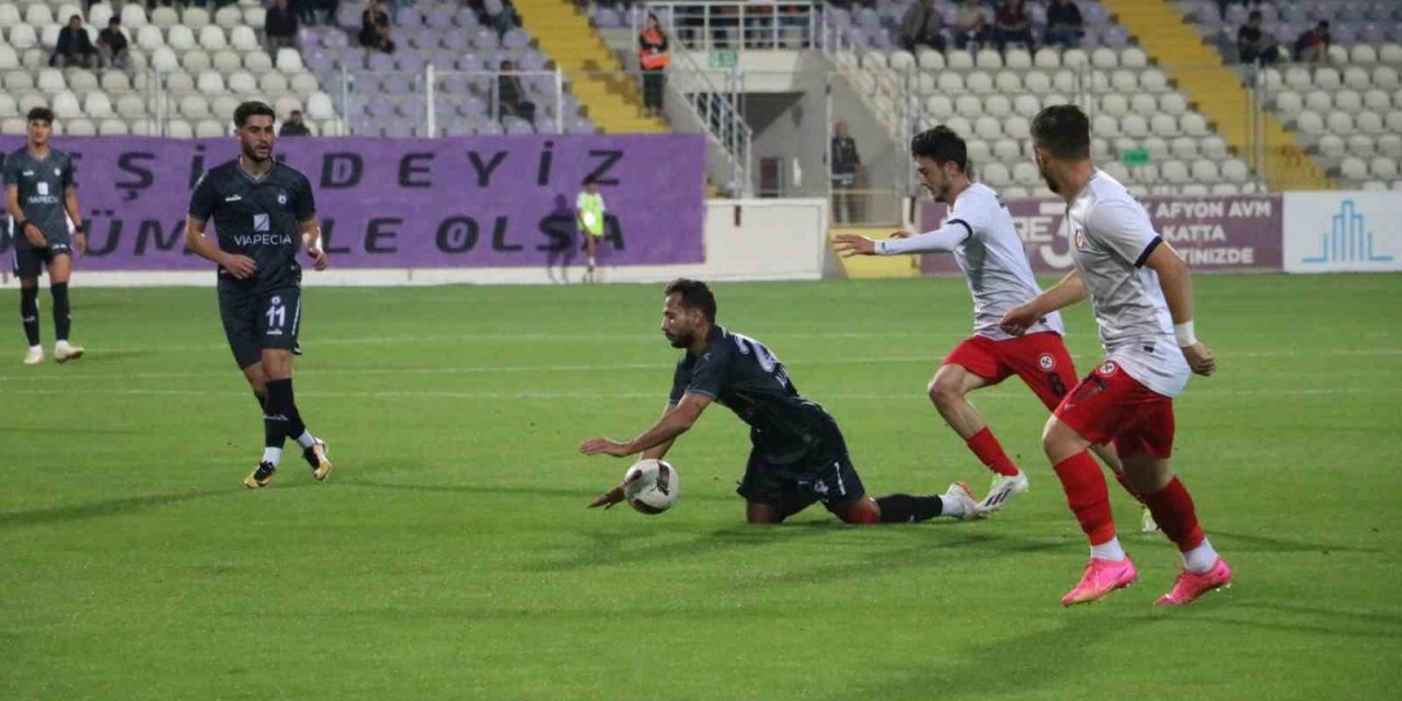 Afyonspor önüne gelen önemli bir fırsatı geri tepti