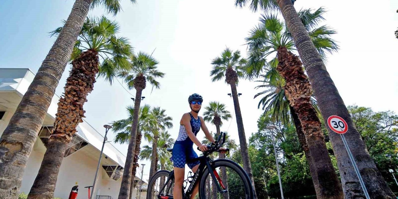 İzmir’in ’Demir Lady’si İtalya’dan madalyayla döndü