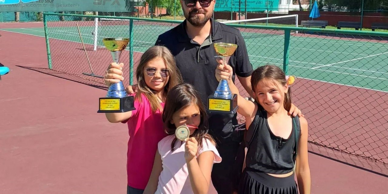 Kütahyalı minik sporcuların tenis başarısı