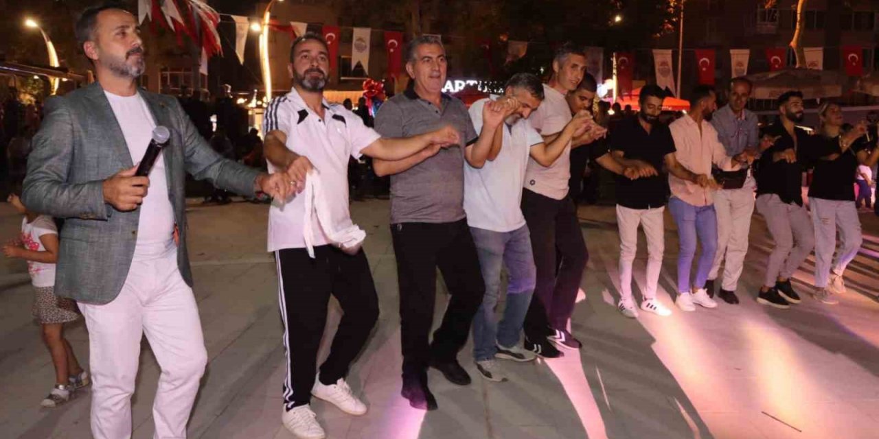 Yalova Belediyesi’nden Sadullah Öztürk ve Rıdvan Doğan konseri