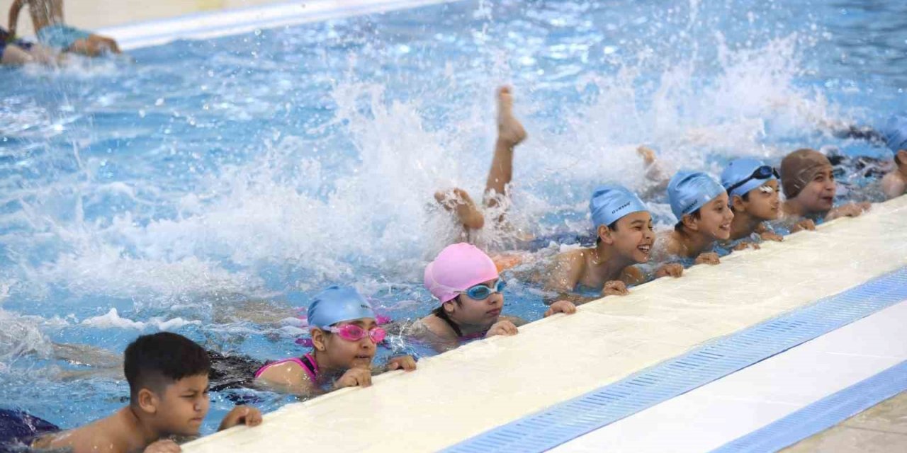 Yunusemre’de kış yüzme kursu başlıyor