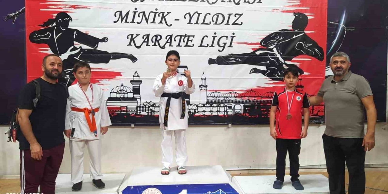 Eskişehirli sporcular madalyaları topladı