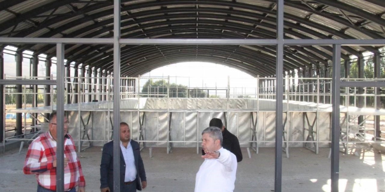 Başkan Altun Yarı Olimpik yüzme Havuzunda İncelemelerde Bulundu