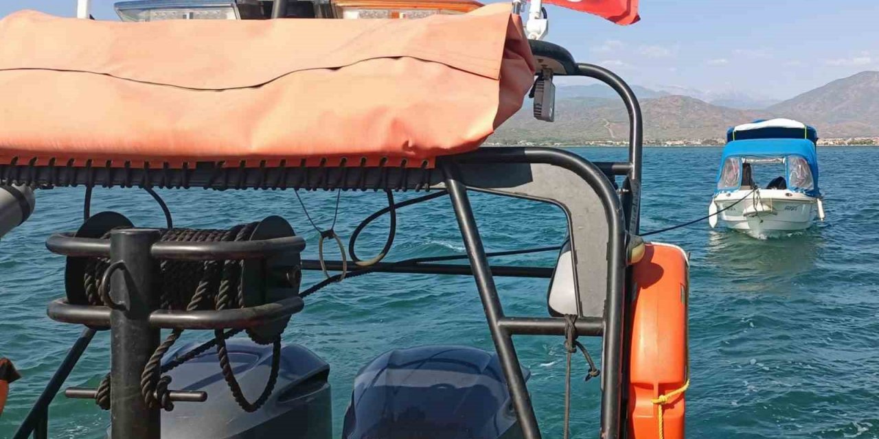 Makine rızası yapan tekneyi KIYEM ekipleri kurtardı