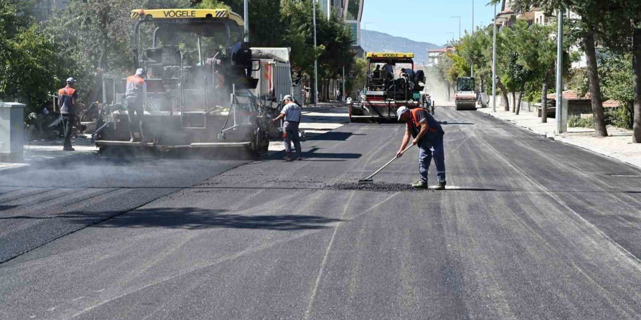 Isparta Belediyesi asfalt ve kaldırım yenileme çalışmaları
