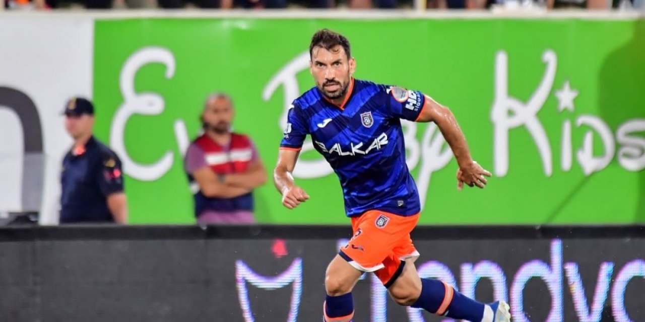 Başakşehir’de Şener Özbayraklı ile yollar ayrıldı