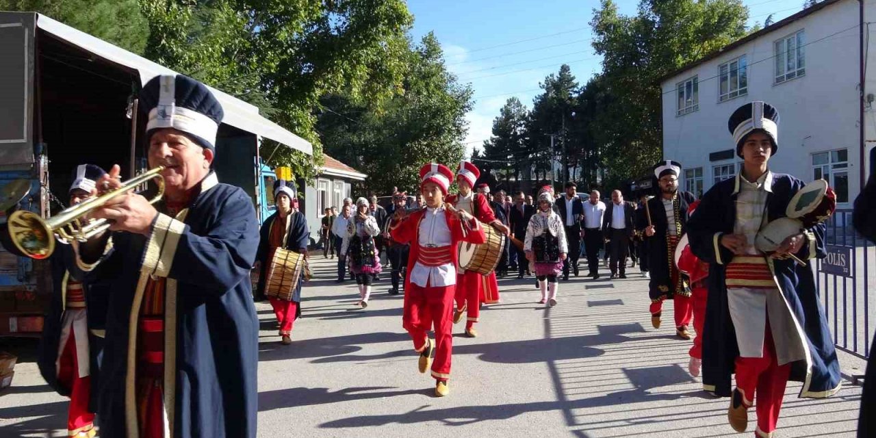 Isparta’da domates ve karanfil festivali başladı