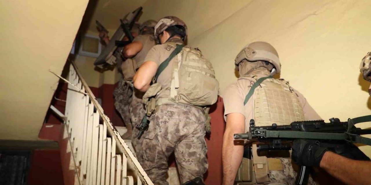 Mersin’de suç örgütü üyelerine operasyon: 17 gözaltı