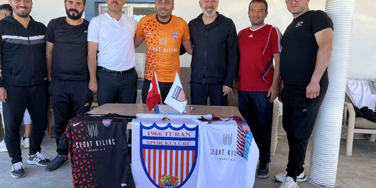 At üzerinde sözleşme imzaladı