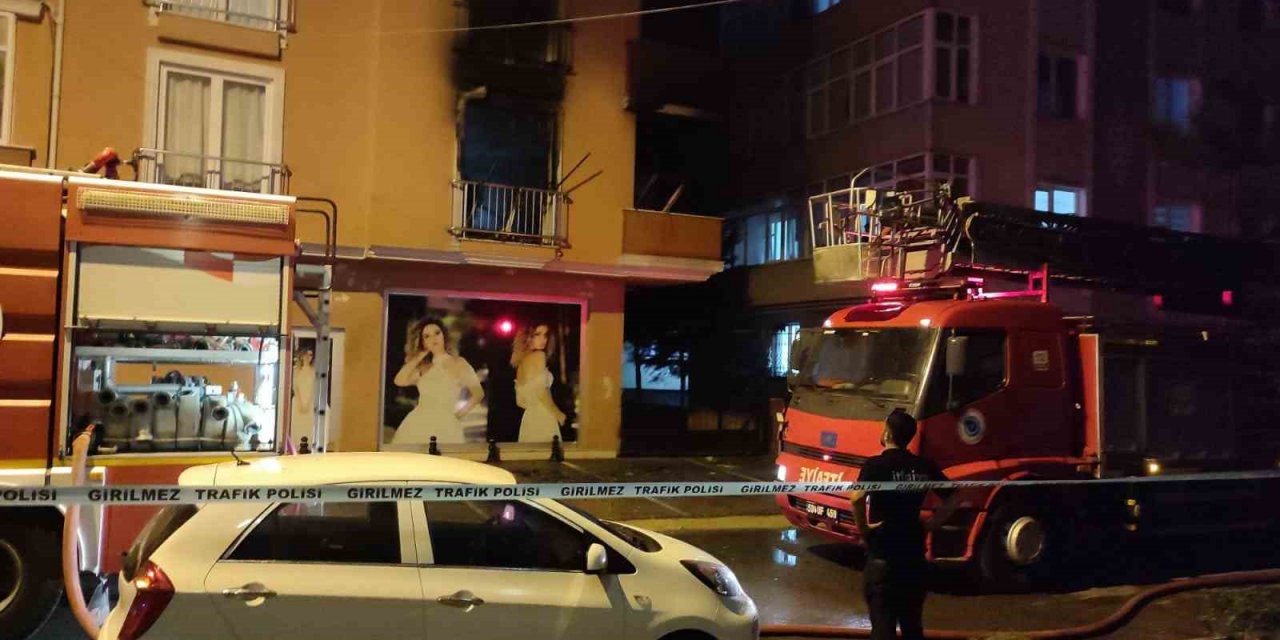 5 katlı binanın birinci katında yangın paniğe sebep oldu