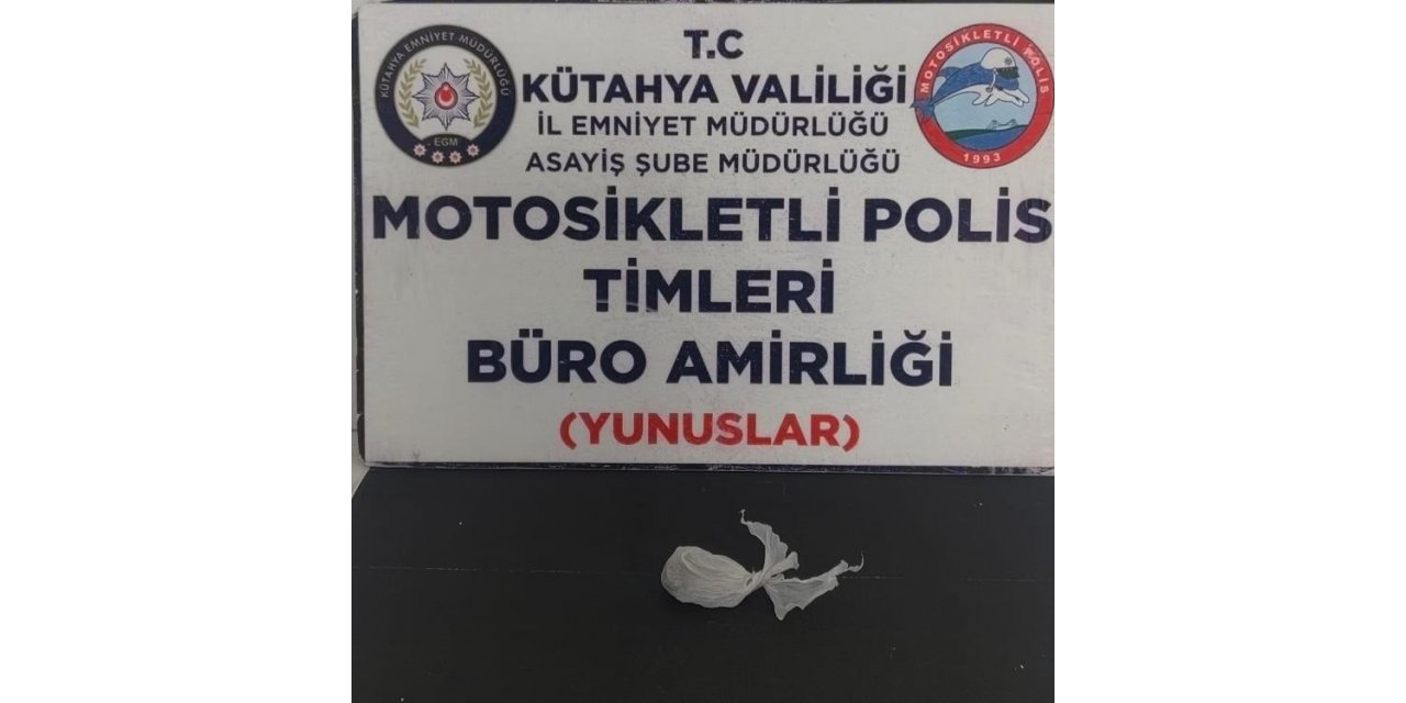 Kütahya’da yoklama kaçağı şahsın üzerinde uyuşturucu bulundu
