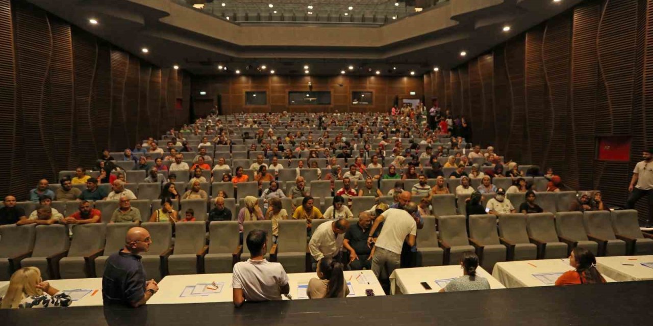 Mezitli Belediyesinden ihtiyaç sahibi öğrencilere kırtasiye yardımı