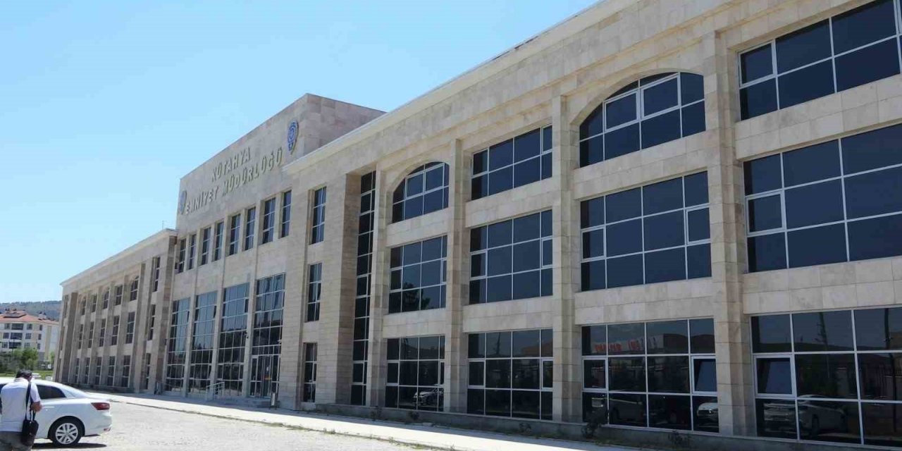 Kütahya’da 1 haftada uyuşturucu madde ticaretinden yakalanan 12 kişiden 8’i tutuklandı