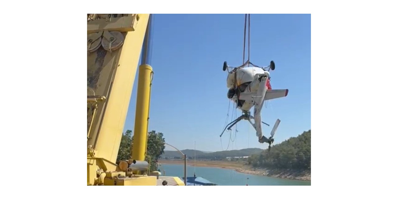 Düşen helikopterin enkazı kıyıya çıkartıldı