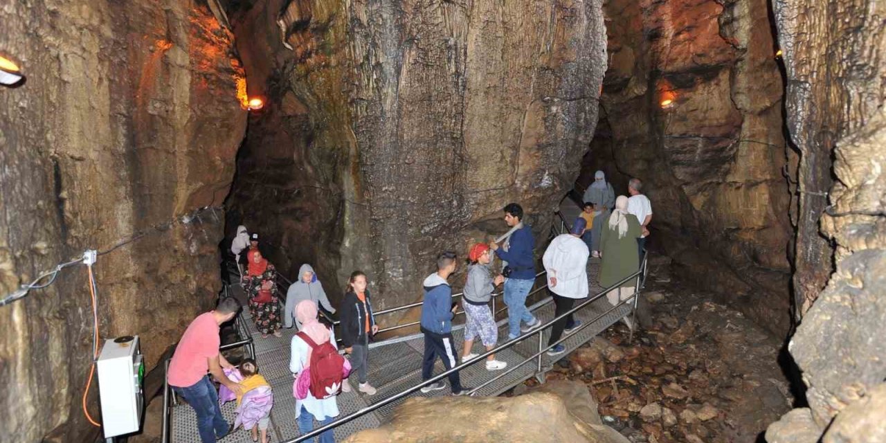 Trabzon’da Kızlar Manastırı, Çal Mağarası ve Şehir Müzesi’ni toplam 206 bin 855 yerli ve yabancı turist ziyaret etti