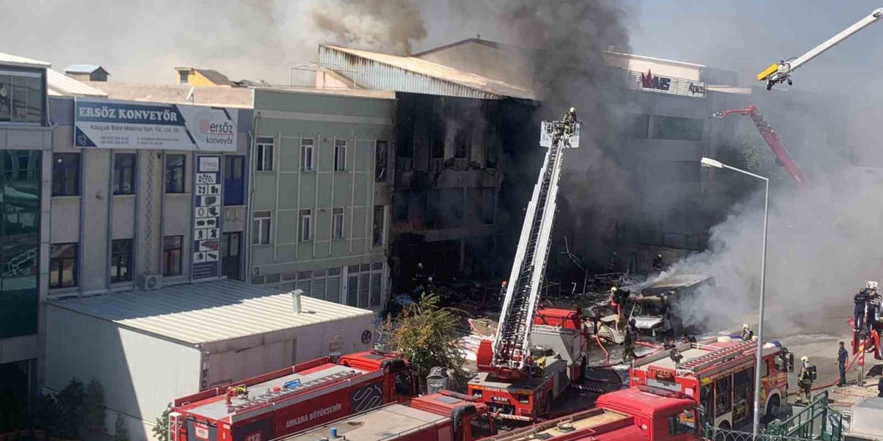 Başkent’te sünger fabrikasındaki yangında 5 kişi dumandan etkilendi