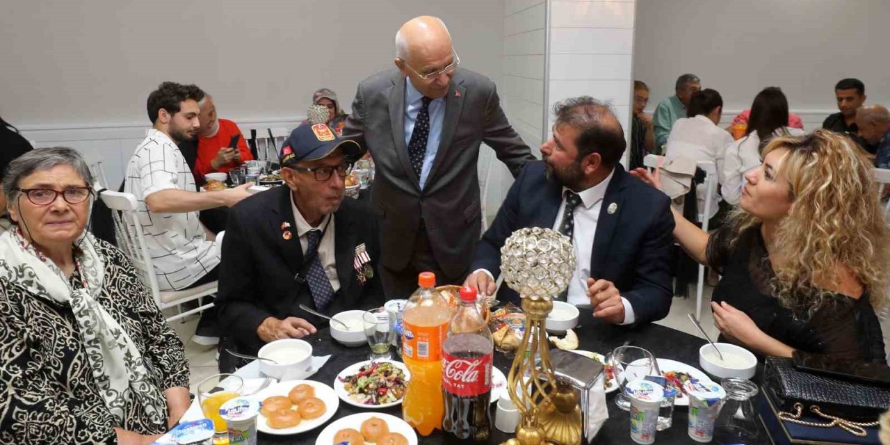 Yenimahalle’de gaziler bir araya geldi