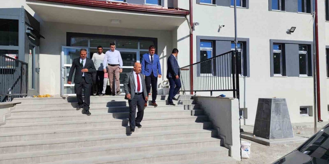 Müdür Başyiğit, Yunus Emre İlkokulu inşaatında incelemelerde bulundu