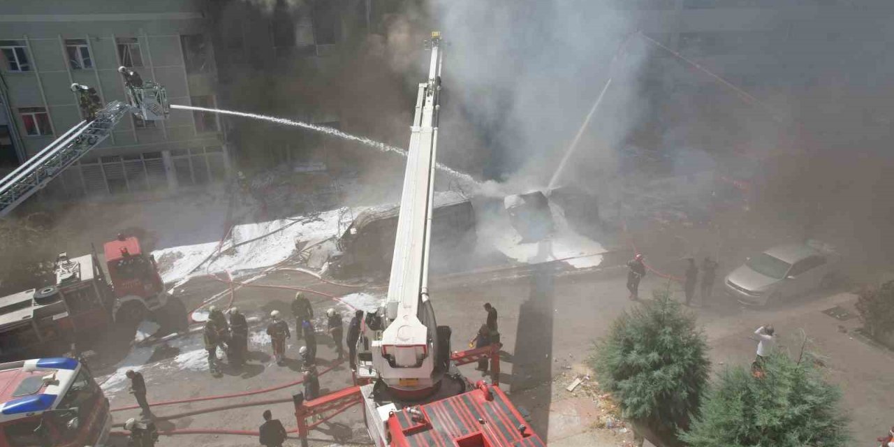 Başkentte sünger fabrikasında yangın: 1 kişi hayatını kaybetti