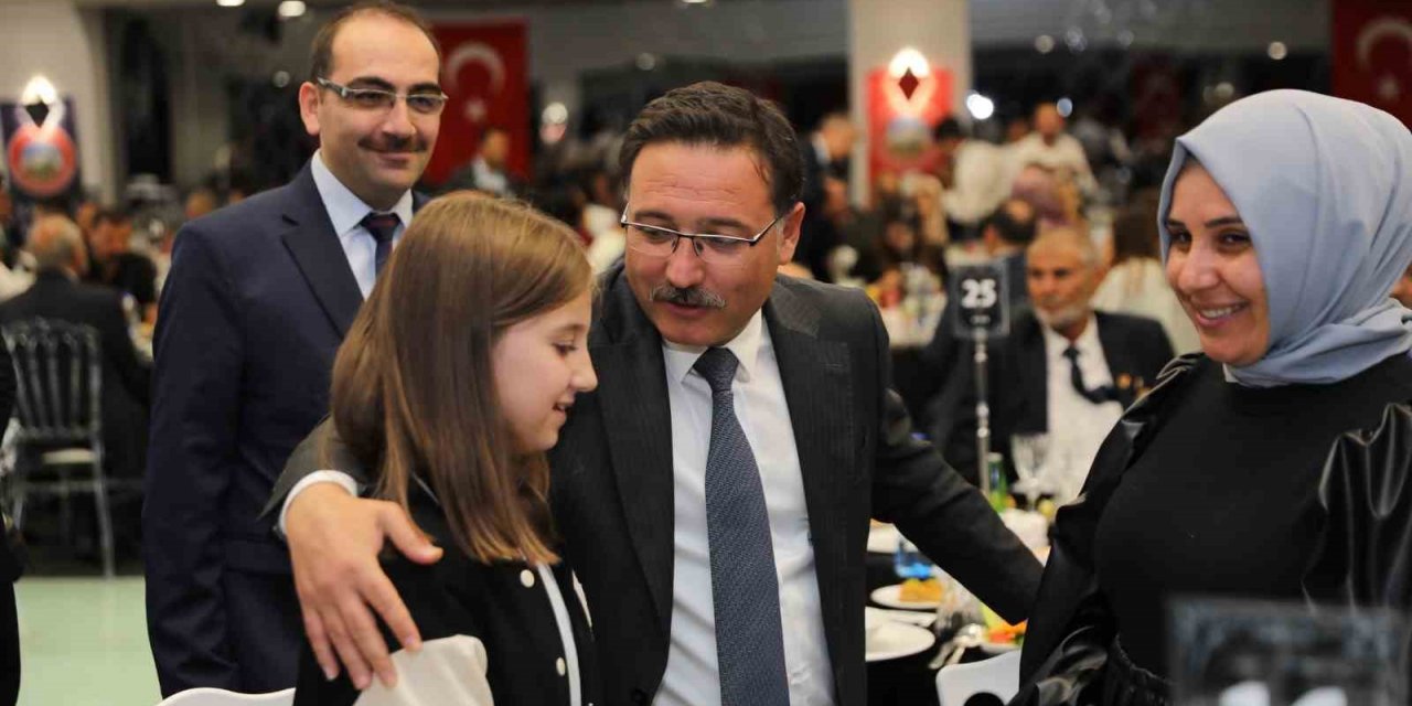 Vali Çiçek, Gaziler Onuruna Yemek Verdi