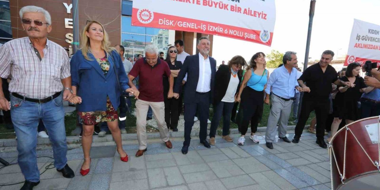 Bayraklı’da ’ek protokol’ kutlaması