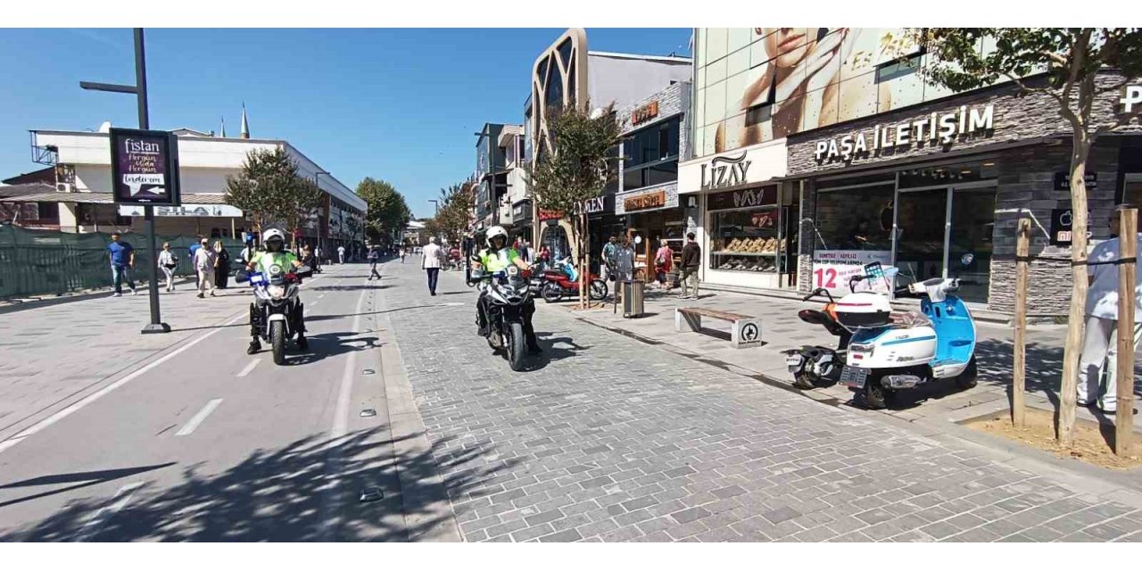 Trafik ekipleri cadde için teyakkuza geçti