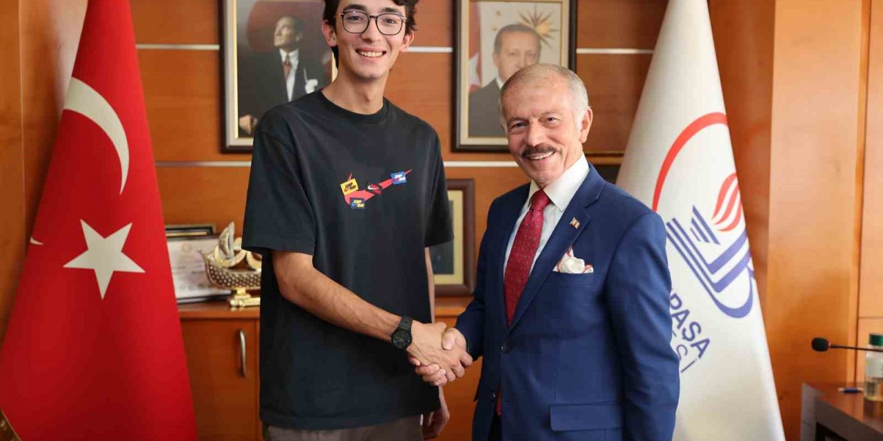 Dünya şampiyonu Mete Gazoz’dan Bayrampaşa Belediye Başkanı Aydıner’e ziyaret