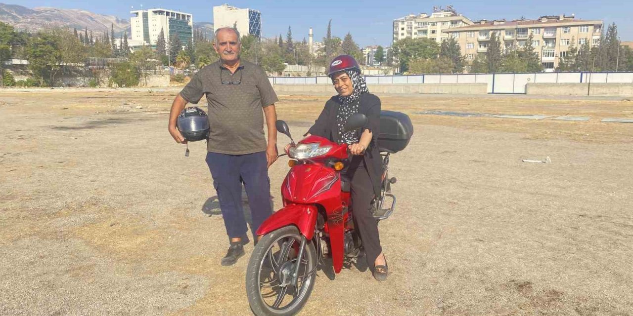 Boş kalan stadyum alanı acemi sürücülerin pisti oldu