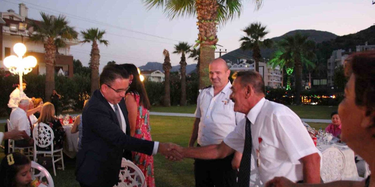 Marmaris’te gaziler ve şehit yakınları için yemek düzenlendi