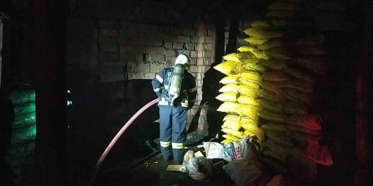 Kömür satılan iş yerinde korkutan yangın