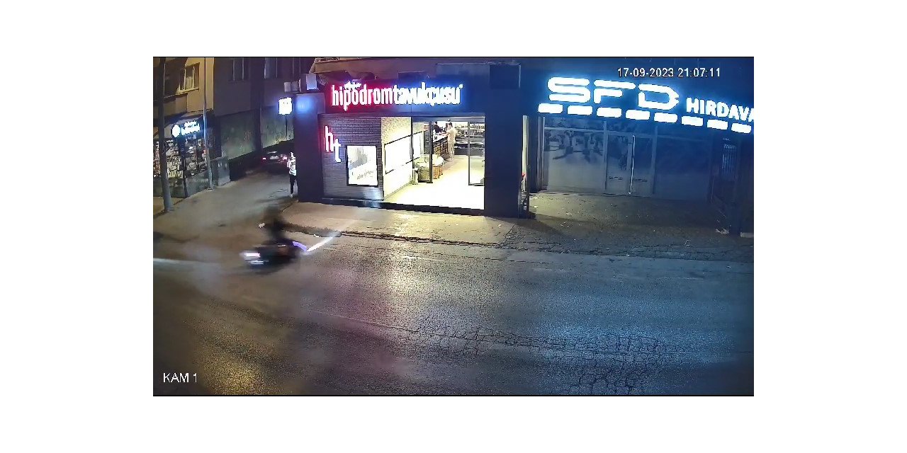 Motosiklete çarpan motosikletli metrelerce böyle savruldu