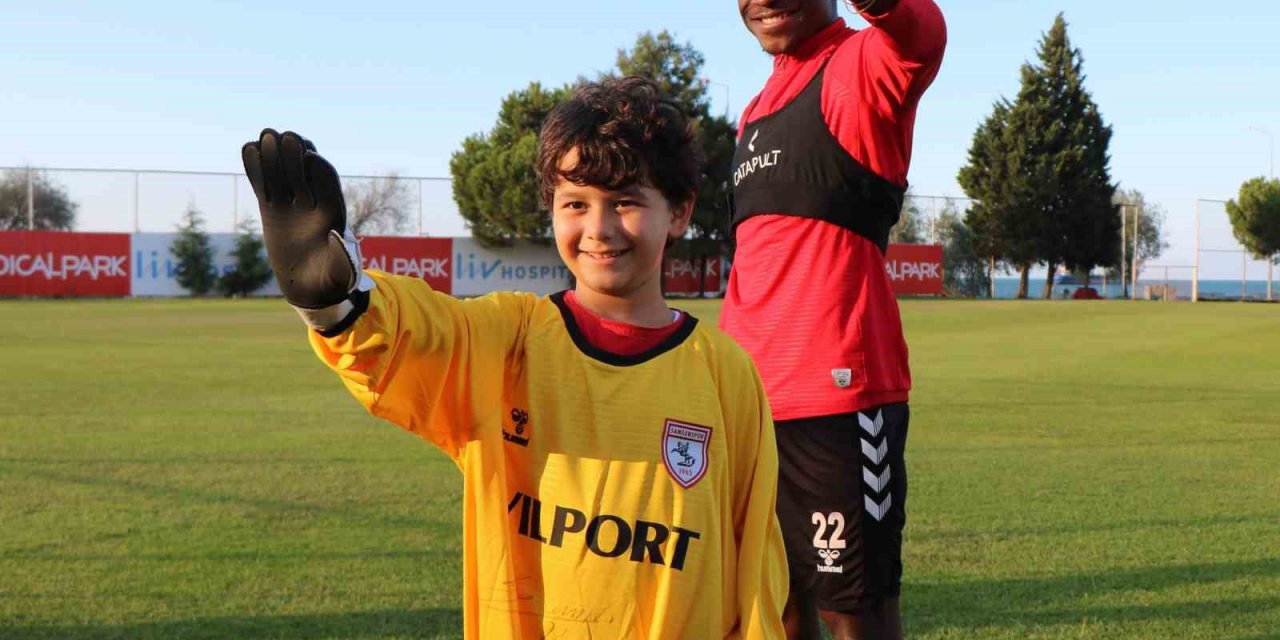 Her gün el salladığı takım otobüsü durunca dünyalar onun oldu