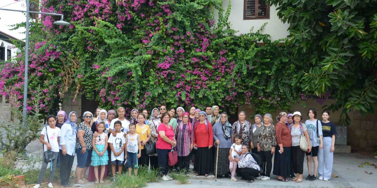 Çukurbağ Köyü kadınları Tarsus’un tarihi mekanlarını gezdi