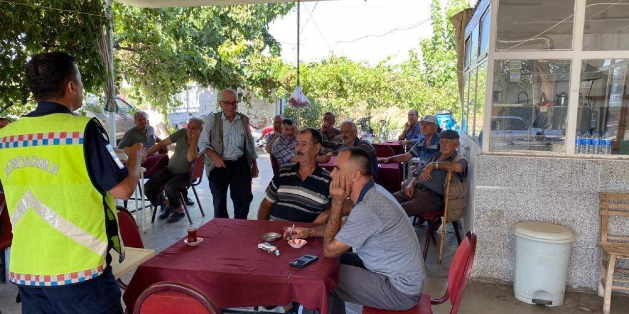 Jandarma, traktör sürücülerini bilgilendirdi