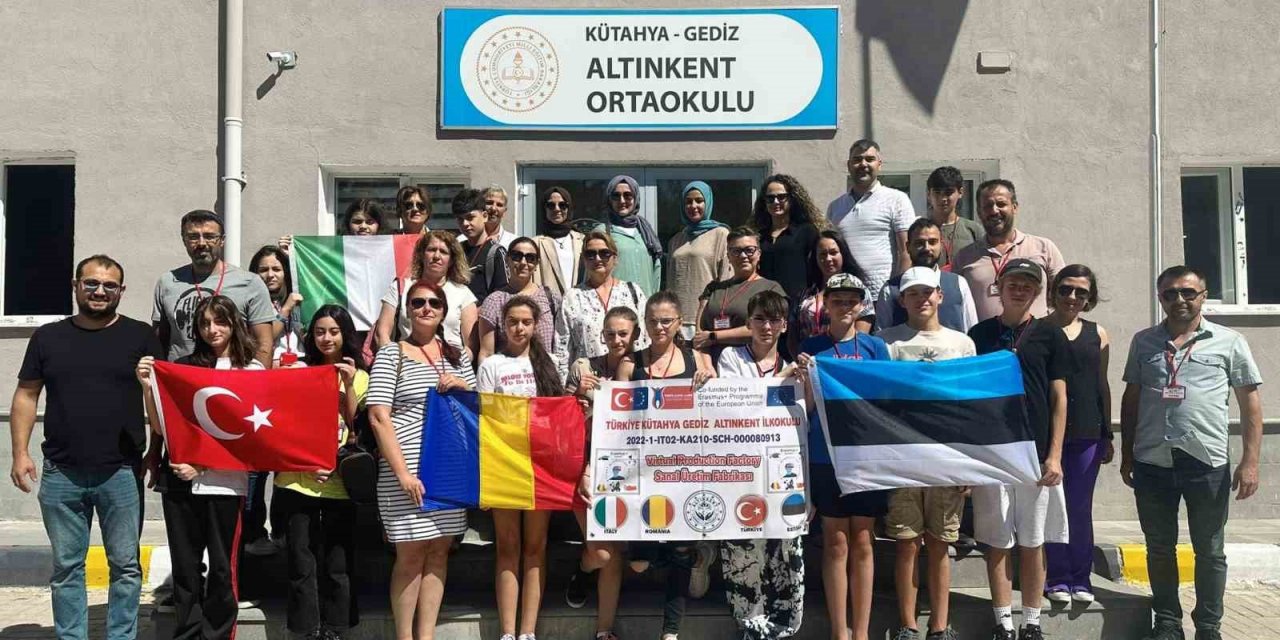 Gediz Altınkent Ortaokulu Avrupalı misafirlerini ağırlıyor