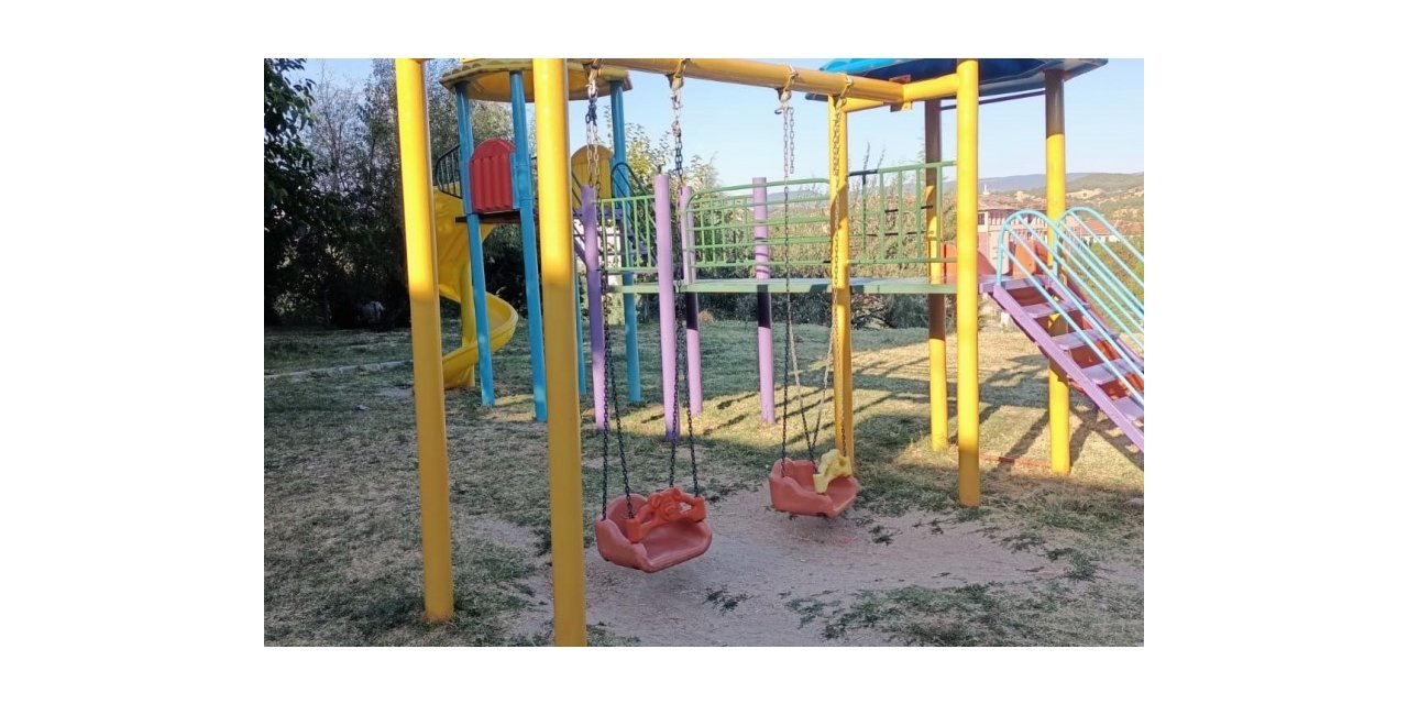 Gediz’de park ve yeşil alanların bakım onarımı yapılıyor