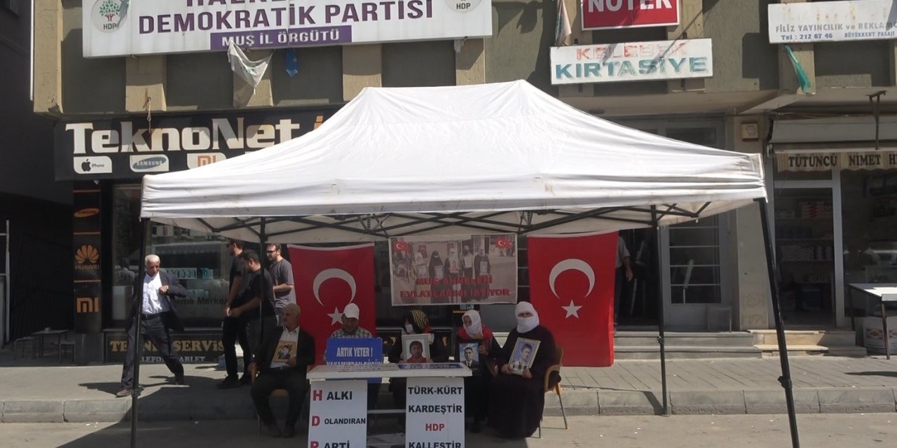 Muş’ta annelerin evlat nöbeti devam ediyor