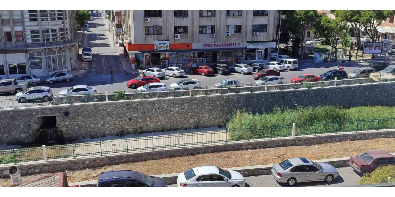 Söke Çayı temizliği CHP ve Ak Parti’yi karşı karşıya getirdi