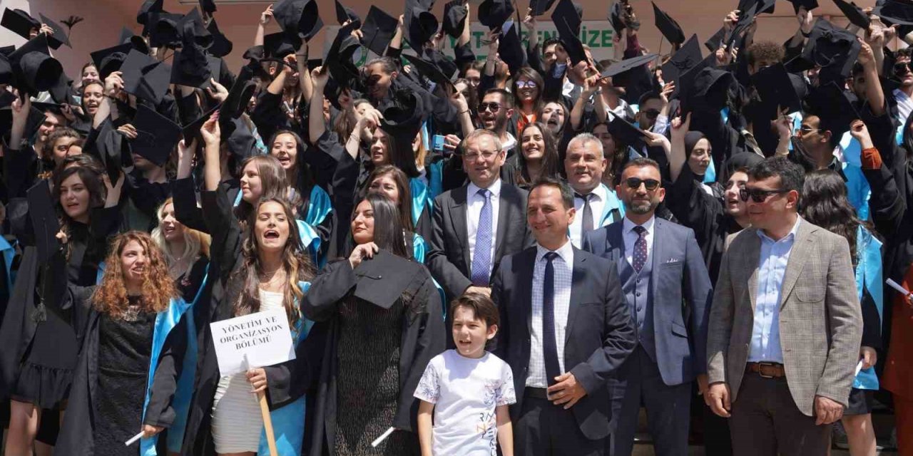 Ayvalık Fidanları’na 800 Türk Lirası burs desteği