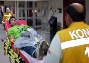 Kendisine "gardaş" diyen genci bıçakladı!