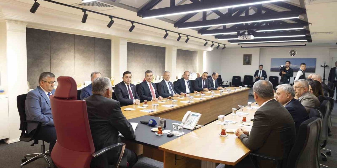 Başkan Büyükkılıç, OSBÜK Başkanı Kütükcü ve sanayicileri ağırladı